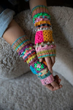 52 Weeks of Scrap Yarn: Projects for crafters by Laine Publishing