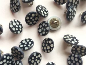 Dotty buttons with shank