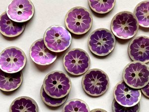 Flower shell buttons – Ewe and Ply