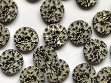 River shell buttons